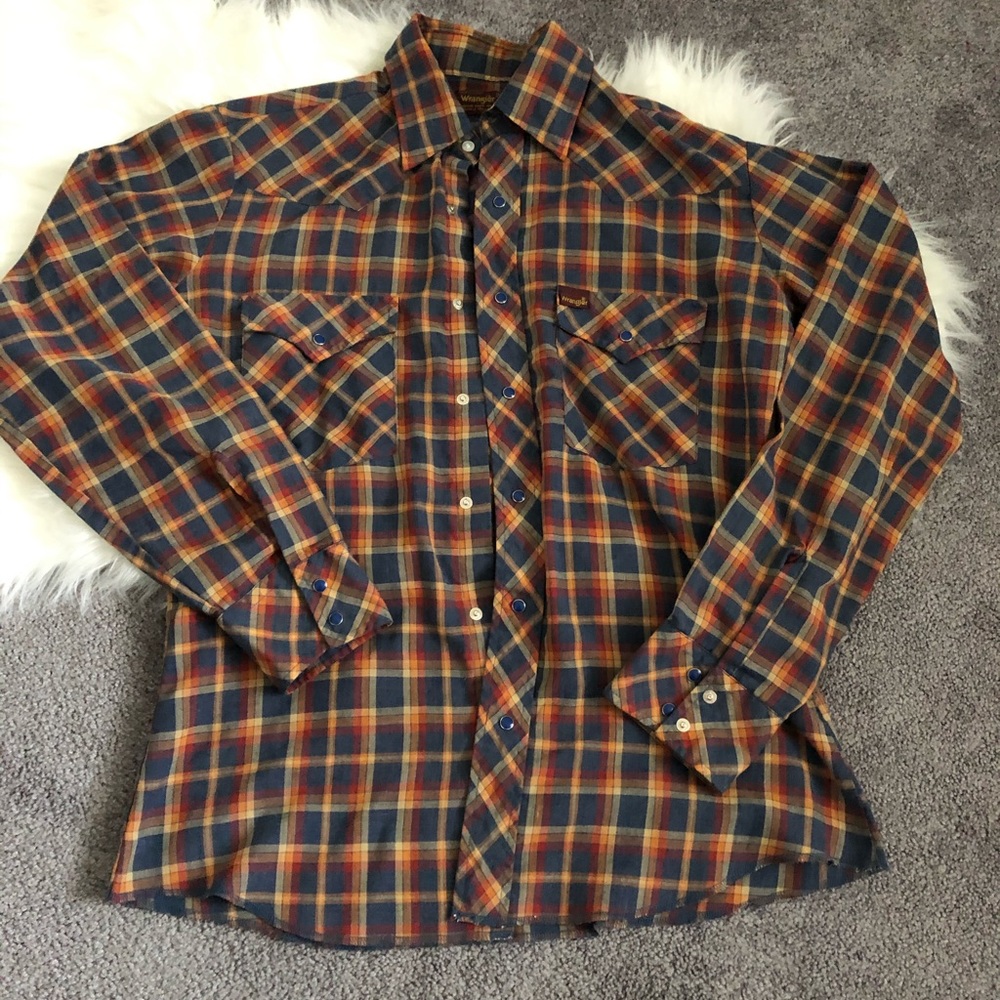 Wrangler vintage button down shirt. Size m